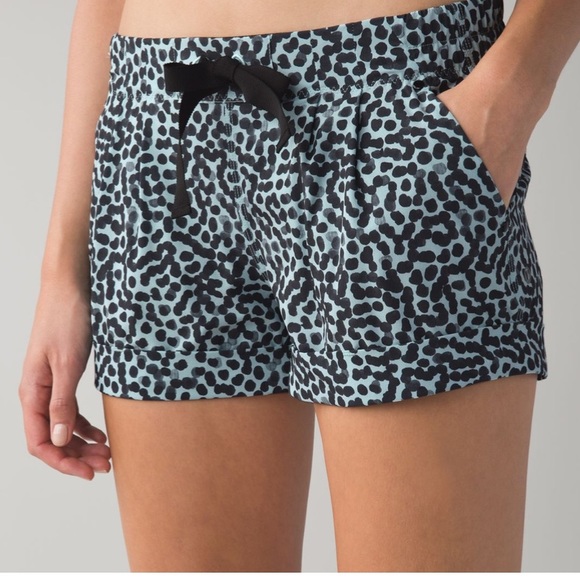 lululemon athletica Pants - Lululemon Spring Break Away Short Ace Spot Tranquil Blue Black Polka Dot size 8